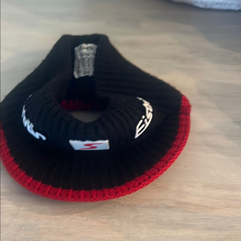 Eisbor Black and Red Knit Head Band Hat with Rim
